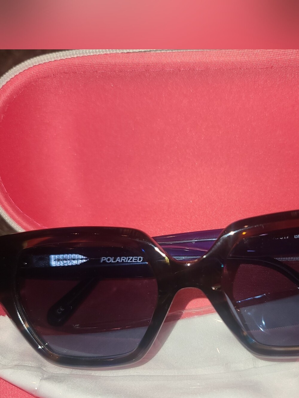 Roxy NWOT Polarized Women's Sunglasses - Black Frames, Dark Lenses